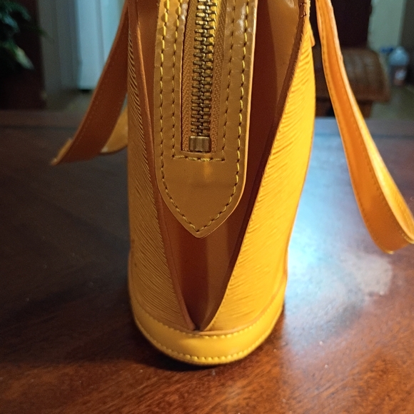 Louis Vuitton Yellow Tote Bag - Picture 5 of 16
